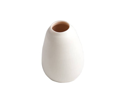 Vase moderne et design création de céramiste Marie Laurent soliflore porcelaine blanc et rose