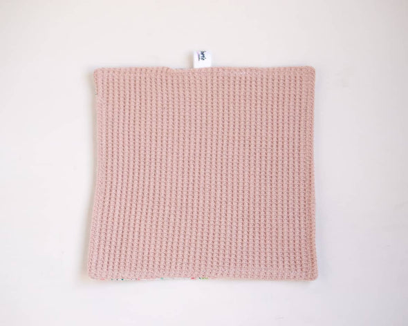 Verso de la serviette tissu coton nid d'abeille rose doux et absorbant