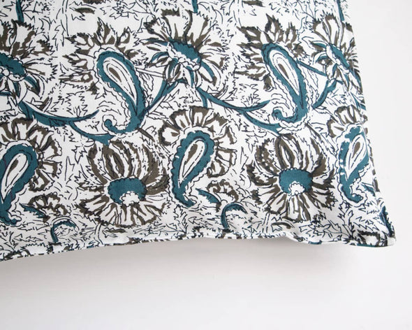 Zoom coin coussin déco original motifs fleurs fabrication artisanale française Petite Marie Créatrice