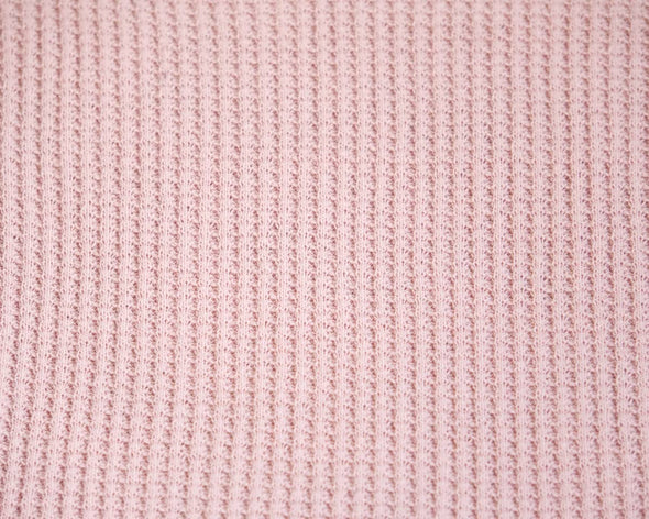 Zoom tissu nid d'abeille gaufré rose absorbant et séchage rapide